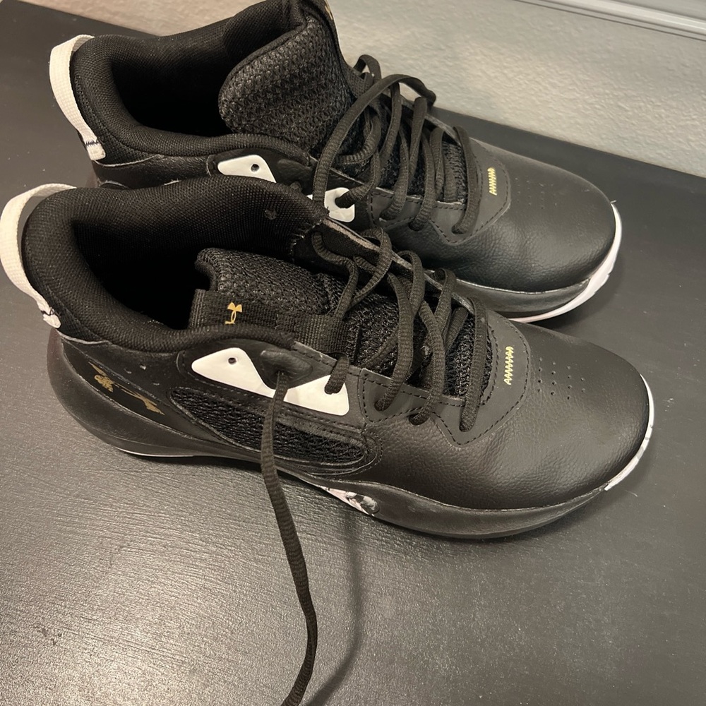 Under Armour UA GS Lockdown 6 size 7Y